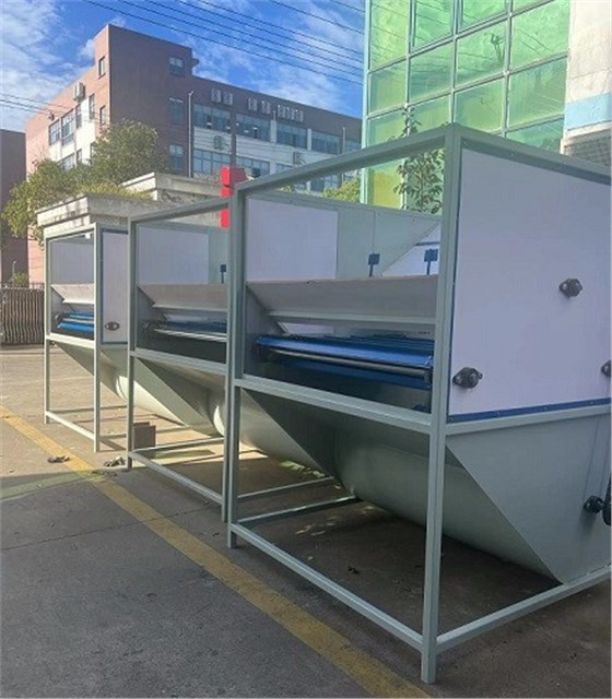 冬季送溫暖，艾思捷蝸輪減速機(jī)為羽絨服充絨機(jī)上提供動(dòng)力支持 (2).jpg