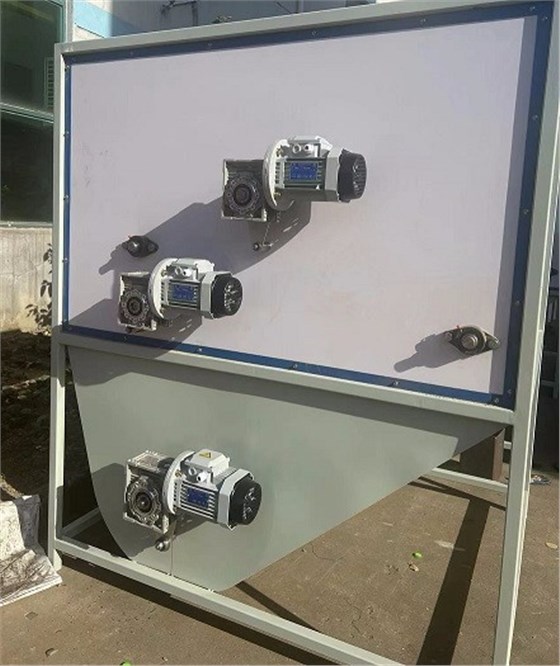 冬季送溫暖，艾思捷蝸輪減速機(jī)為羽絨服充絨機(jī)上提供動(dòng)力支持.jpg