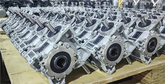 11月正忙，艾思捷雙軸輸入蝸輪減速機(jī)SJMRV050-30-AB發(fā)貨 (2).jpg